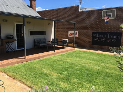 Thelma's Temora - Palm Beach Accommodation 11