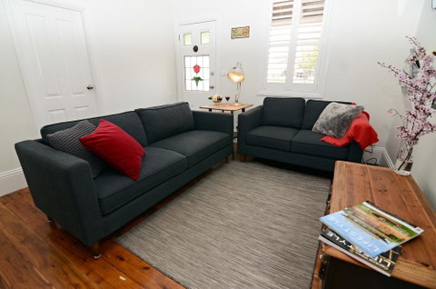 Thelma's Temora - Palm Beach Accommodation 6