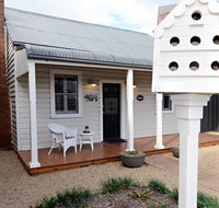 Thelma's Temora - Palm Beach Accommodation