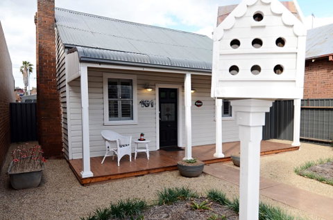 Thelma's Temora - Palm Beach Accommodation 0