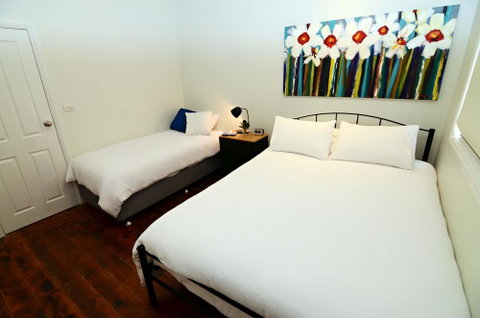 Thelma's Temora - Palm Beach Accommodation 5