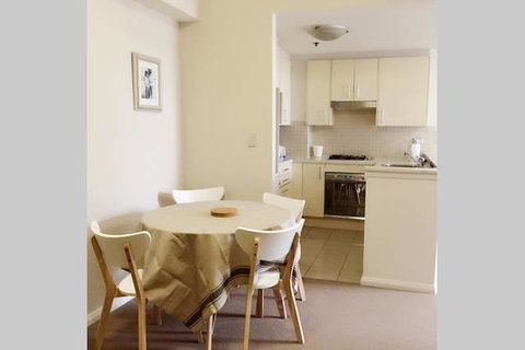 Kent CBD Apartment - Palm Beach Accommodation 9