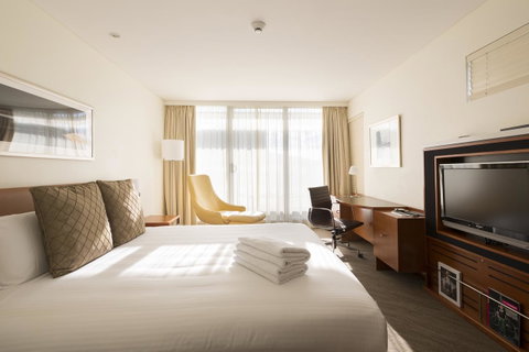 Novotel Canberra - Palm Beach Accommodation 10