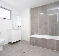 Brand new Family Friendly Apartment for 7 - Palm Beach Accommodation