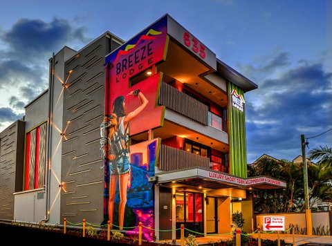 Breeze Lodge - Palm Beach Accommodation 0