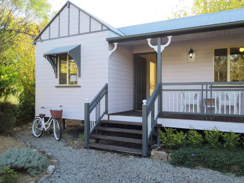 Briar Rose Cottages - Palm Beach Accommodation 2