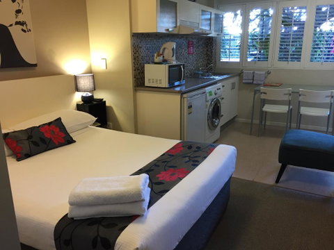 Brisbane Street Studios - Palm Beach Accommodation 3