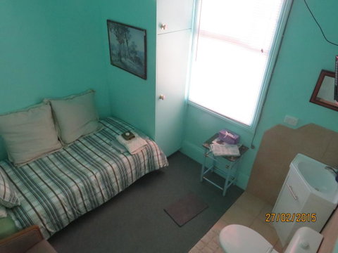 Bristol House Accommodation - Palm Beach Accommodation 3