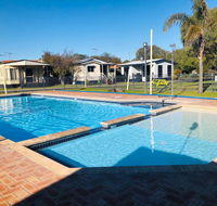 Broadwater Beach Cottage with WiFi - Palm Beach Accommodation