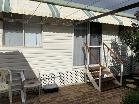 Broadwater Beach Cottage With WiFi - Palm Beach Accommodation 3