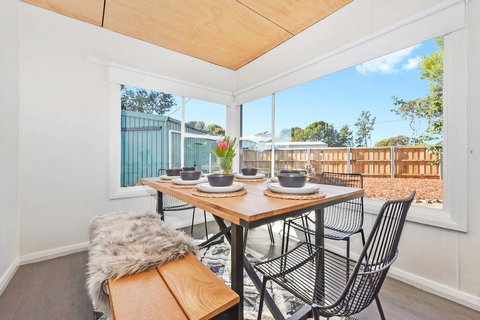 BUNGALOW BEAUTY - Hosted By: L'Abode Accommodation - Palm Beach Accommodation 1