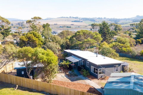 BUNGALOW BEAUTY - Hosted By: L'Abode Accommodation - Palm Beach Accommodation 3