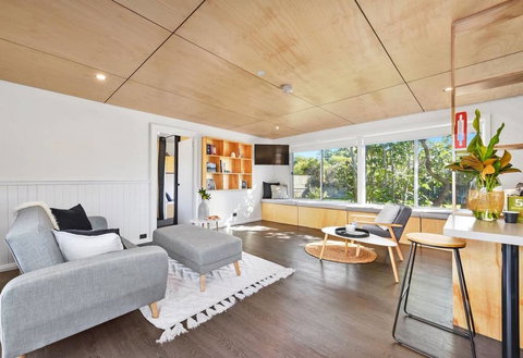 BUNGALOW BEAUTY - Hosted By: L'Abode Accommodation - Palm Beach Accommodation 0