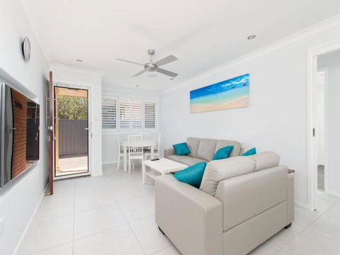Burraneer @ Corlette - Palm Beach Accommodation 2