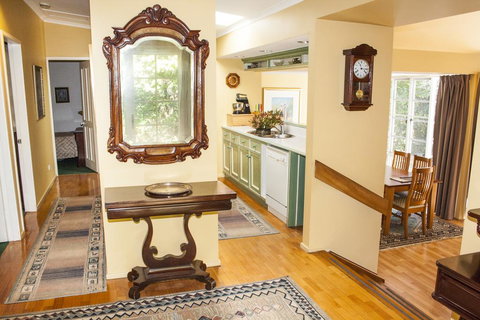 Bygone Beautys Cottages - Bronte Cottage - Palm Beach Accommodation 2