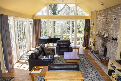 Bygone Beautys Cottages - Bronte Cottage - Palm Beach Accommodation 3