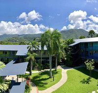 Cairns Adventure Lodge - Cook your own meals in your private Kitchen includes Dishwasher Washing Machine - Palm Beach Accommodation