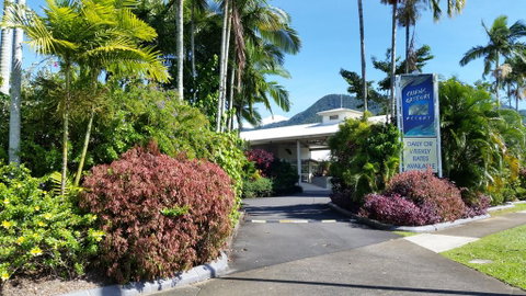 Cairns Gateway Resort - Palm Beach Accommodation 1