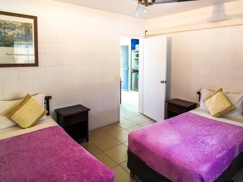 Cairns New Chalon - Palm Beach Accommodation 2
