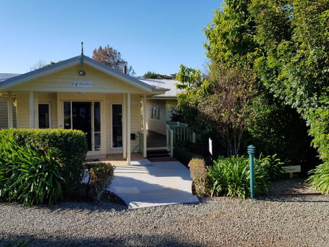 Camelot Cottages - Palm Beach Accommodation 0
