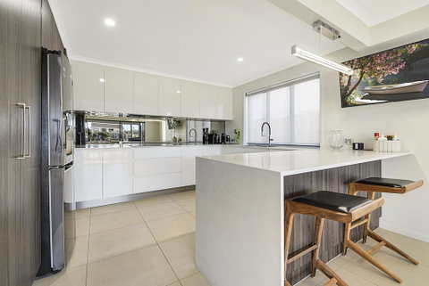 CANAL HOME NEAR MOOLOOLABA - Palm Beach Accommodation 3