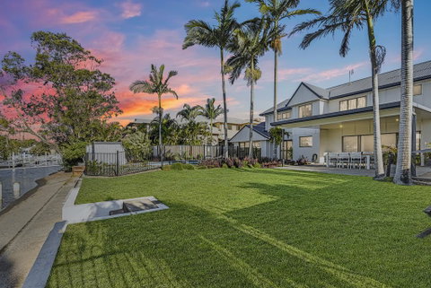 CANAL HOME NEAR MOOLOOLABA - Palm Beach Accommodation 0
