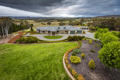 Canberra Luxury Estate - Palm Beach Accommodation 2
