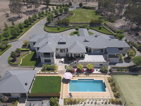 Canberra Luxury Estate - Palm Beach Accommodation 0