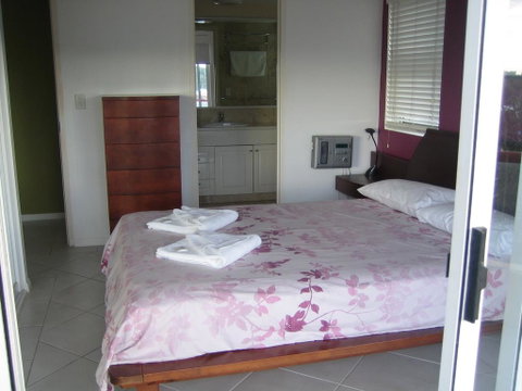 Casablanca Palms - Palm Beach Accommodation 3