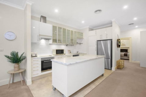 Central And Charming On Wallace - Palm Beach Accommodation 1