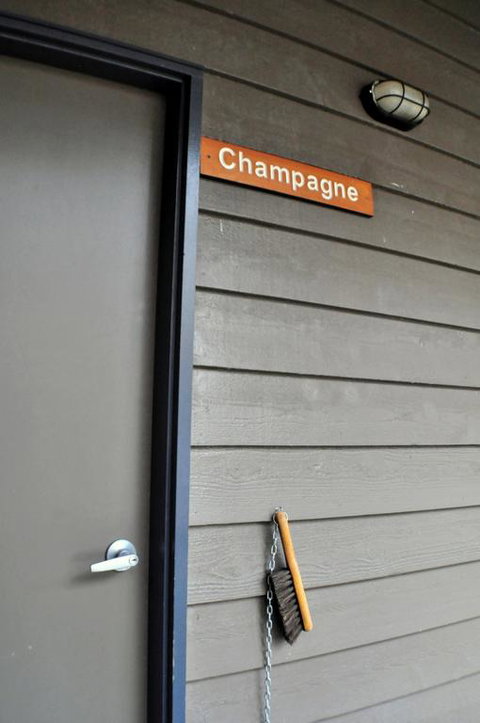Champagne - Palm Beach Accommodation 3