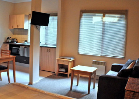 Champagne - Palm Beach Accommodation 0
