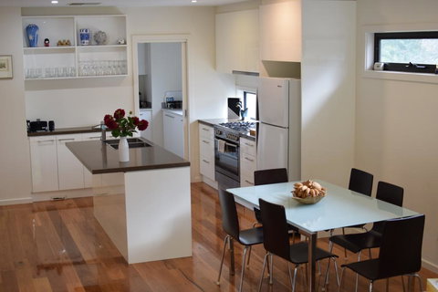 Champagne Stays Apartment - Palm Beach Accommodation 0