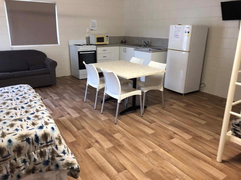 Charters Towers Tourist Park - Palm Beach Accommodation 1