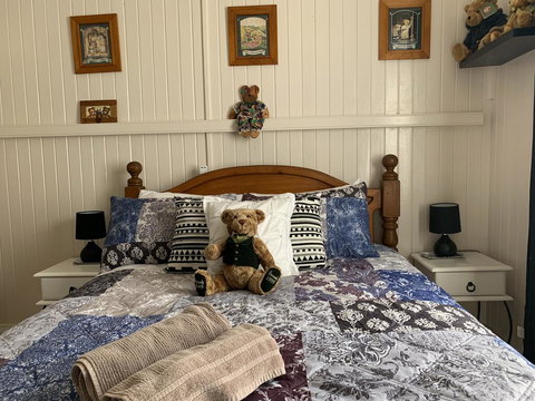 Cherry Blossom Cottage - Palm Beach Accommodation 0