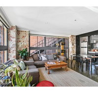 Chic warehouse apartment in hipster foodie hub - Palm Beach Accommodation
