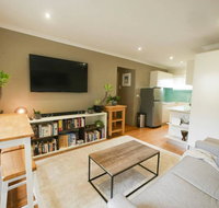Chic Pet Friendly  500m to the Beach w/ parking - Palm Beach Accommodation
