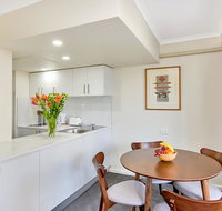 City apartment at College St - Palm Beach Accommodation