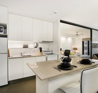 City Getaway Modern Bowen Hills 1 Bedroom with Free WIFI and Parking - Palm Beach Accommodation