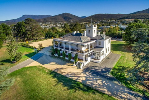 Claremont House - Palm Beach Accommodation 0