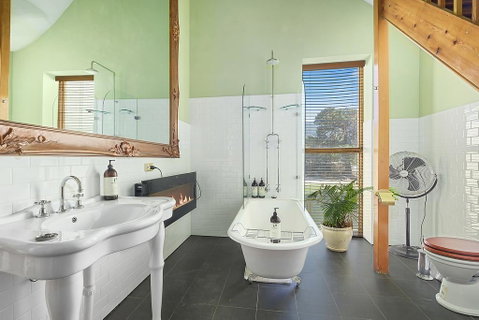 Claremont House - Palm Beach Accommodation 3