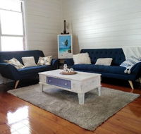 Classic Q'slander Huge Deck Pool Cowboy Stadium - Palm Beach Accommodation