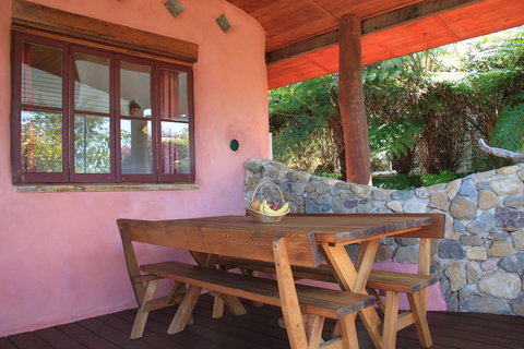 Cobhearthome - Palm Beach Accommodation 3