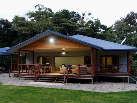 Coconut Beach House - Palm Beach Accommodation 0