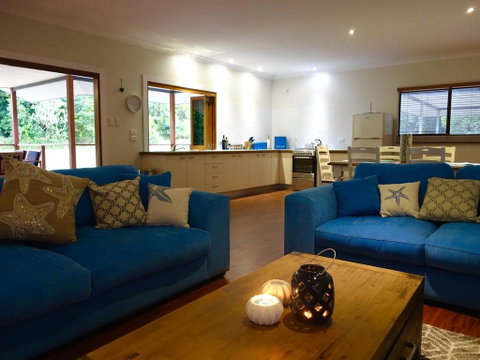 Coconut Beach House - Palm Beach Accommodation 3