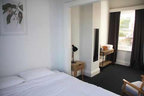 College Lawn Hotel - Palm Beach Accommodation 2