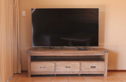 Colonial Court Beachfront Motel & Holiday Stay - Palm Beach Accommodation 1