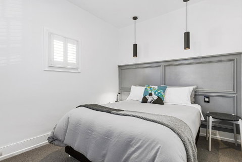Colonial Hampdens - Palm Beach Accommodation 0