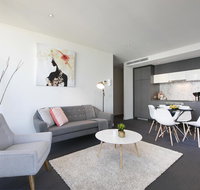 Complete Host Wrap Apartments - Palm Beach Accommodation