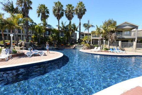 Cypress Drive Apartment - Palm Beach Accommodation 1